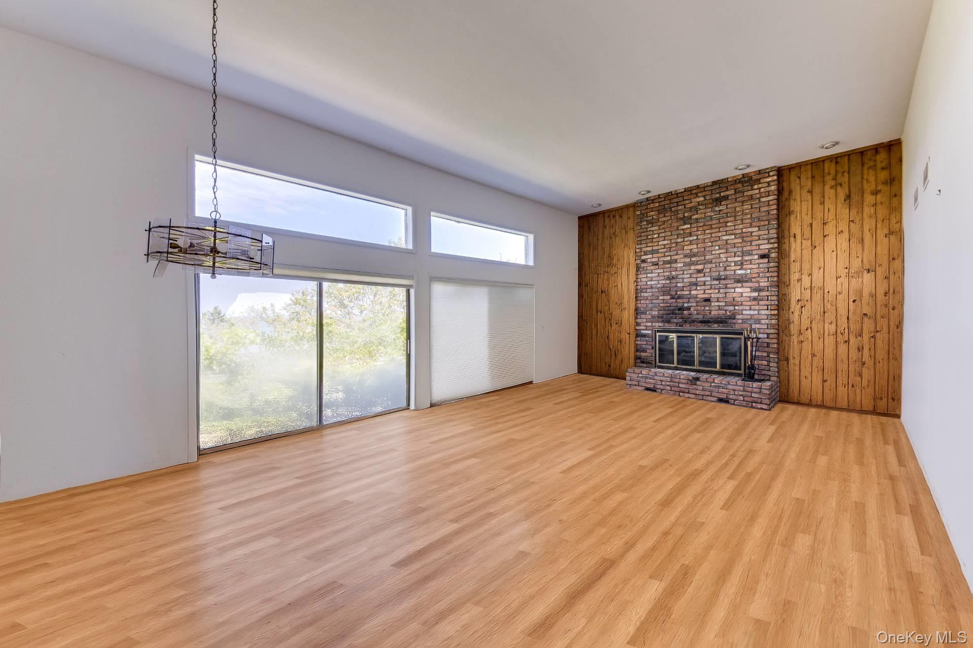 21 Bianco Road, East Hampton, NY 11937