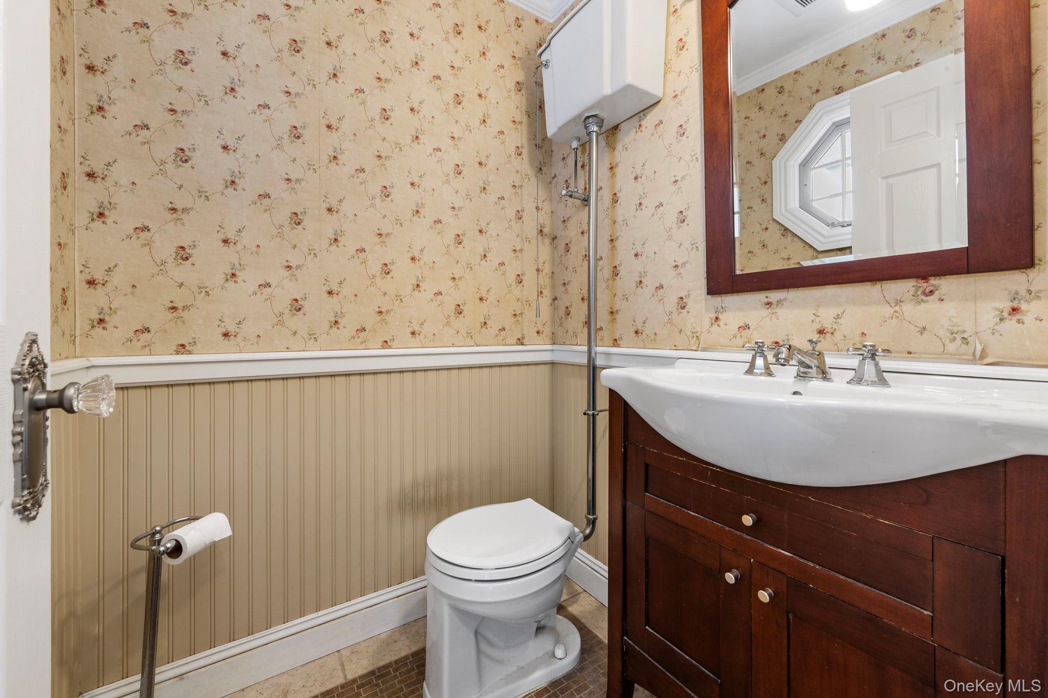 25 Meadow Lane, Amityville, NY 11701