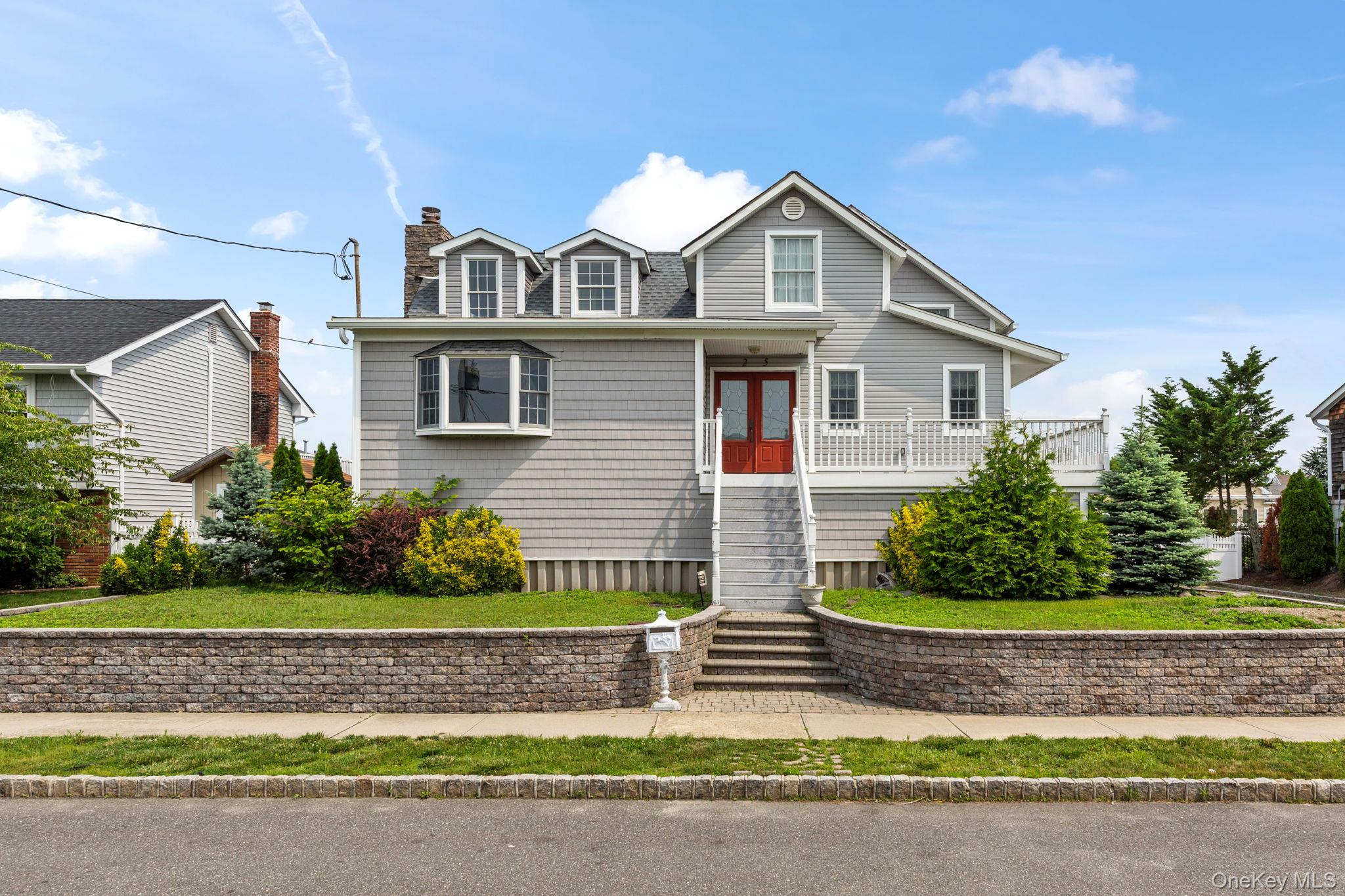 25 Meadow Lane, Amityville, NY 11701