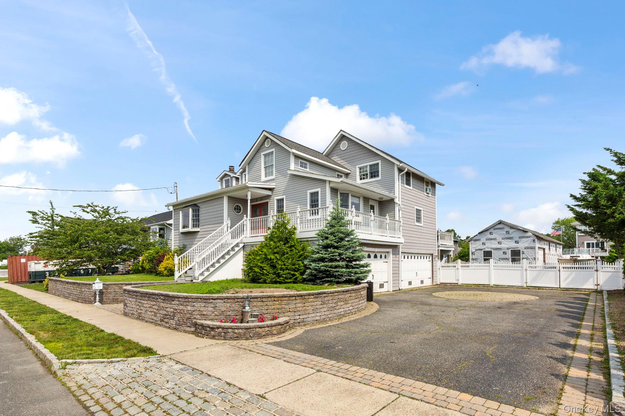 25 Meadow Lane, Amityville, NY 11701