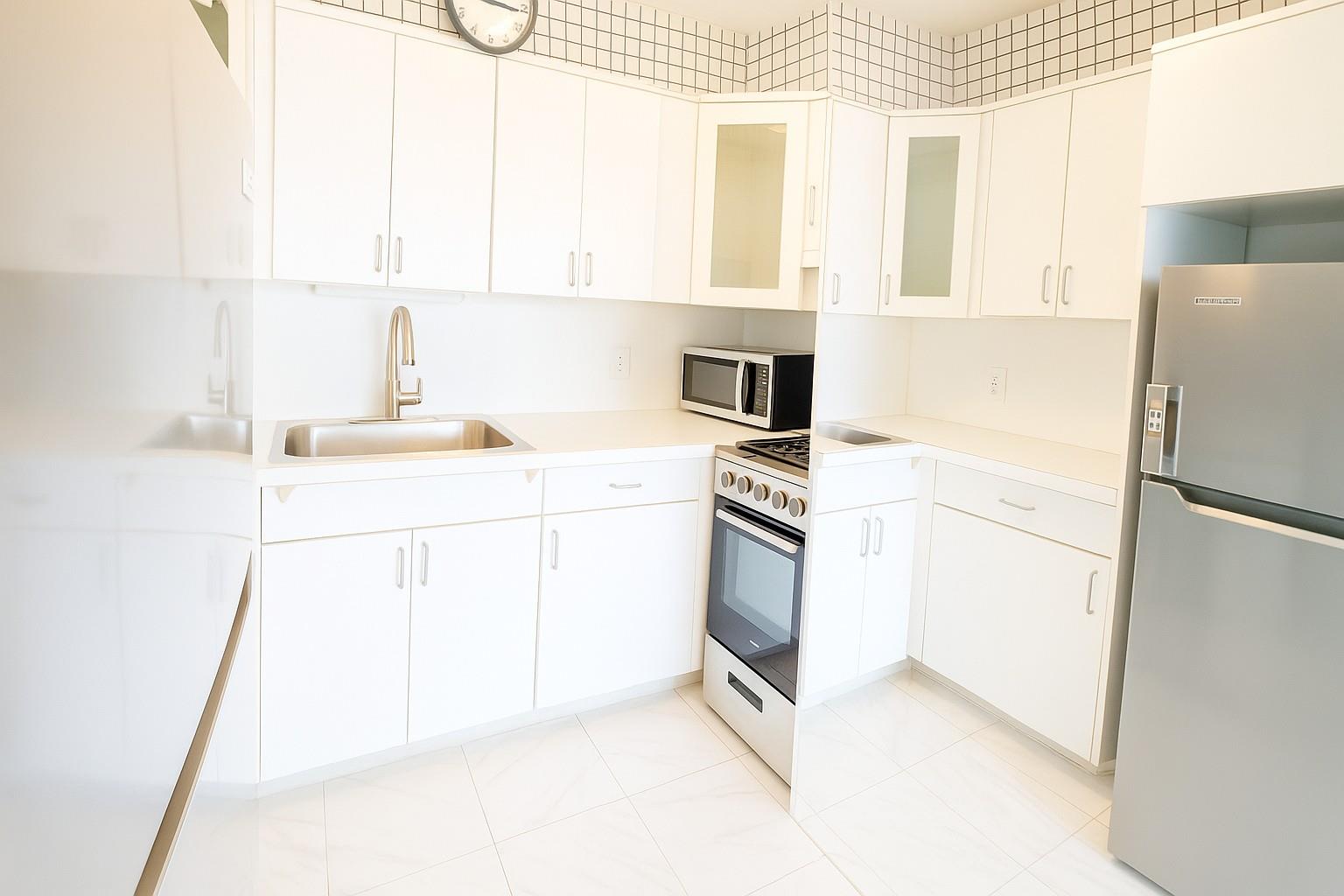 855 E East Broadway # 1B, Long Beach, NY 11561