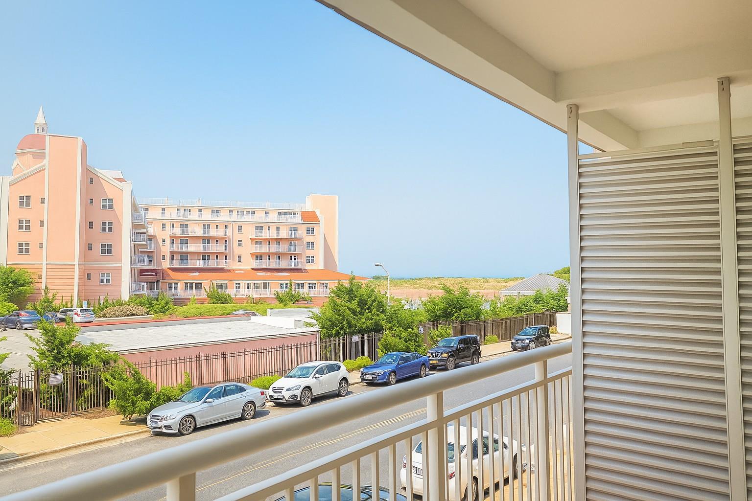 855 E East Broadway # 1B, Long Beach, NY 11561