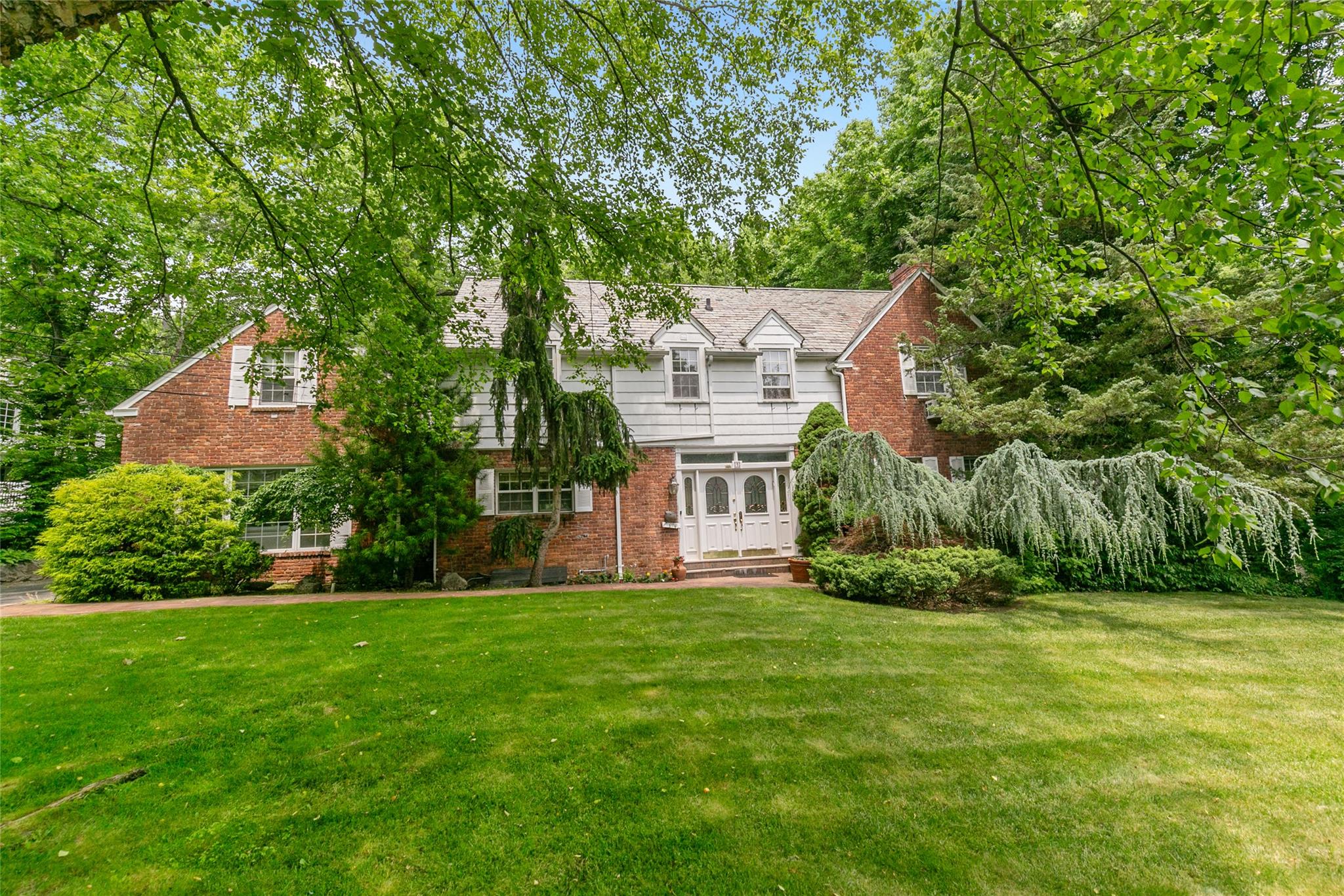 1 Ravine Road, Great Neck, NY 11023