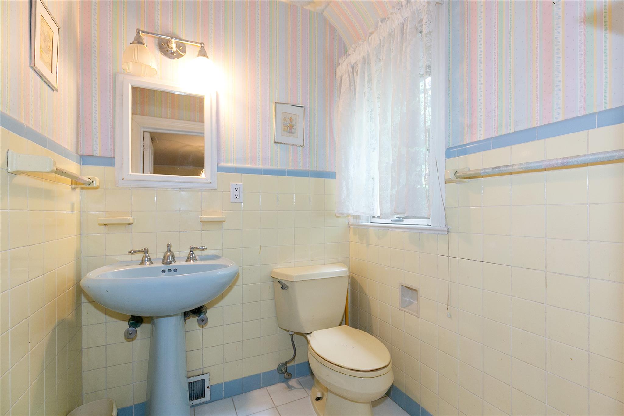 1 Ravine Road, Great Neck, NY 11023