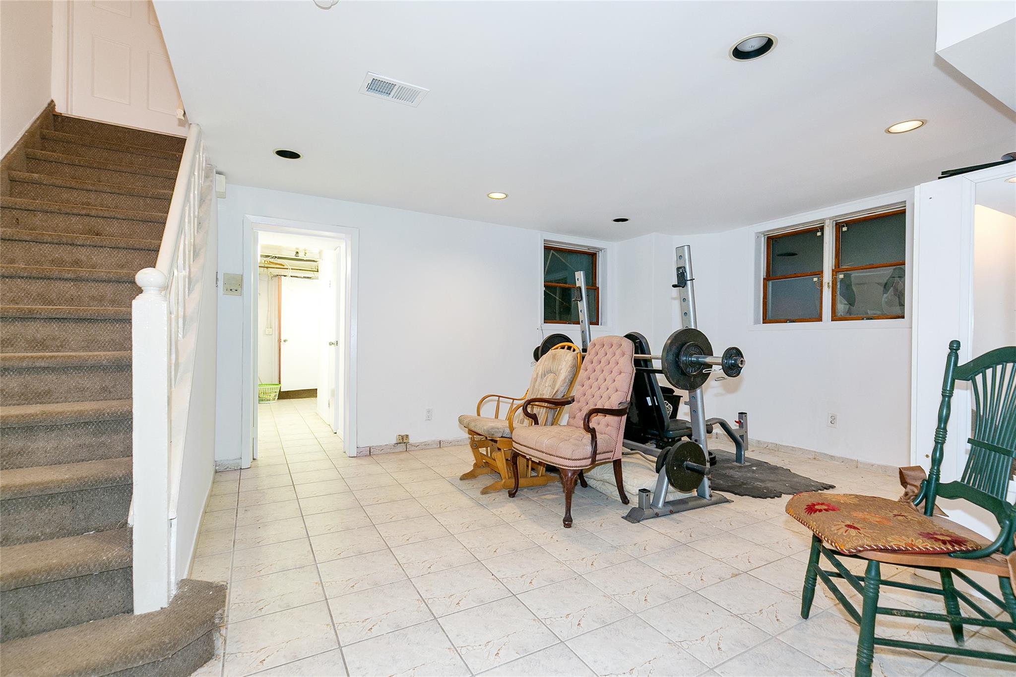 1 Ravine Road, Great Neck, NY 11023