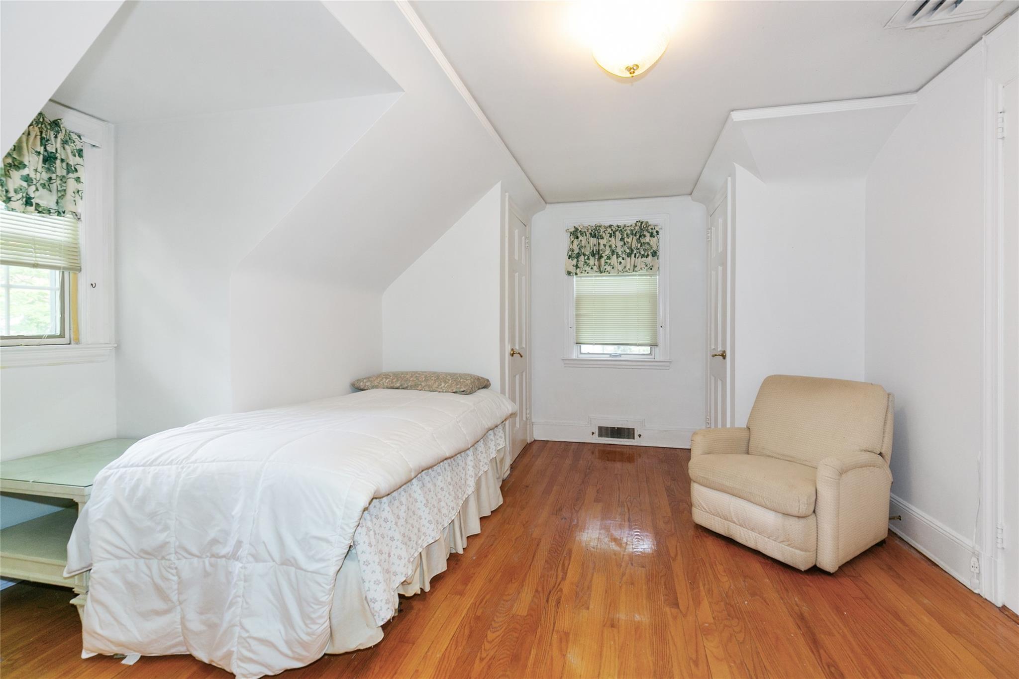 1 Ravine Road, Great Neck, NY 11023