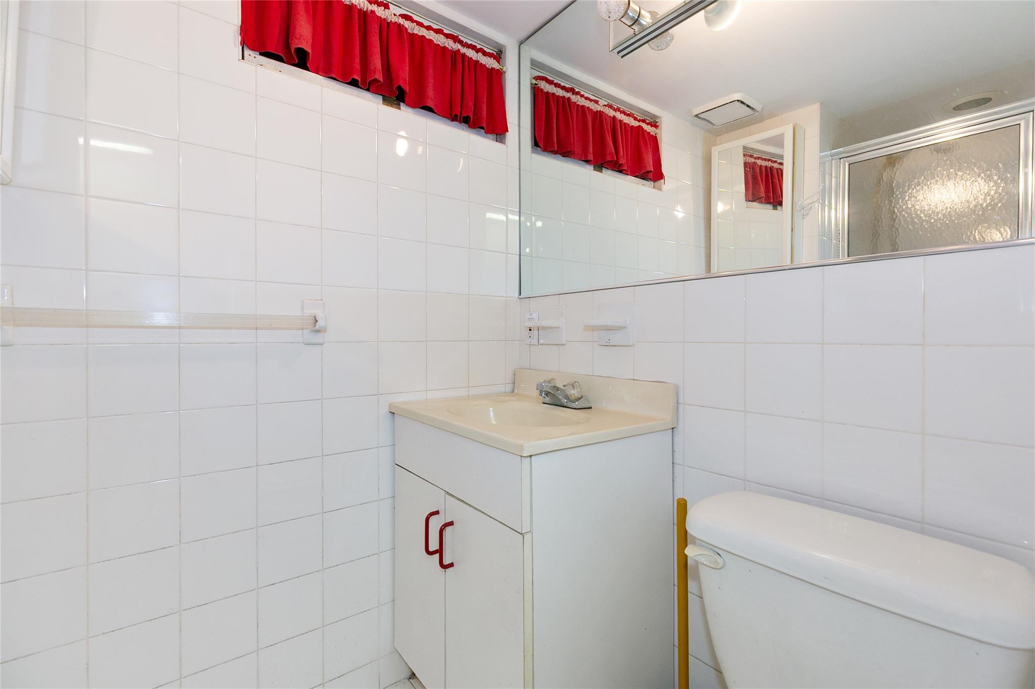 1 Ravine Road, Great Neck, NY 11023