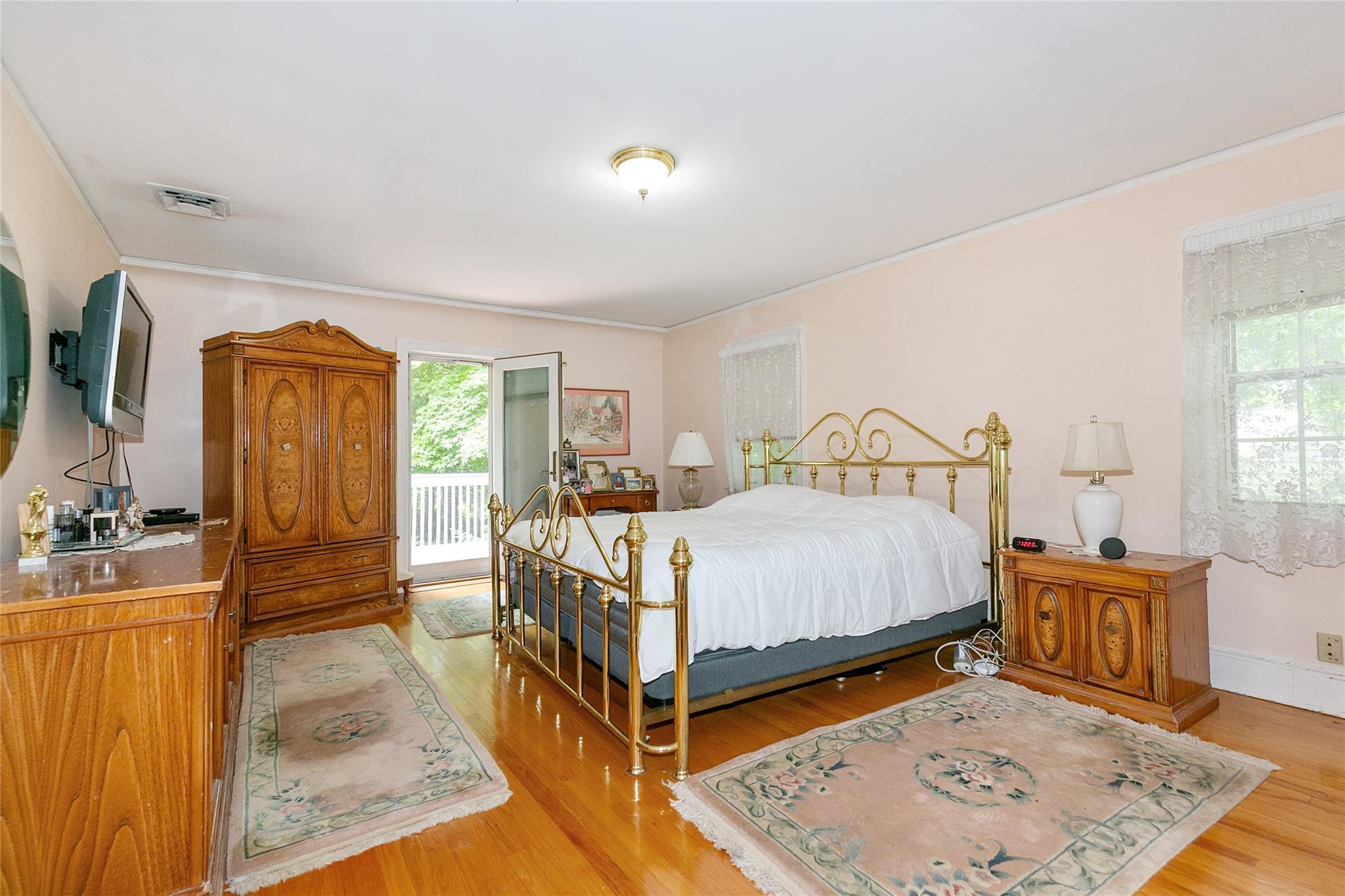 1 Ravine Road, Great Neck, NY 11023