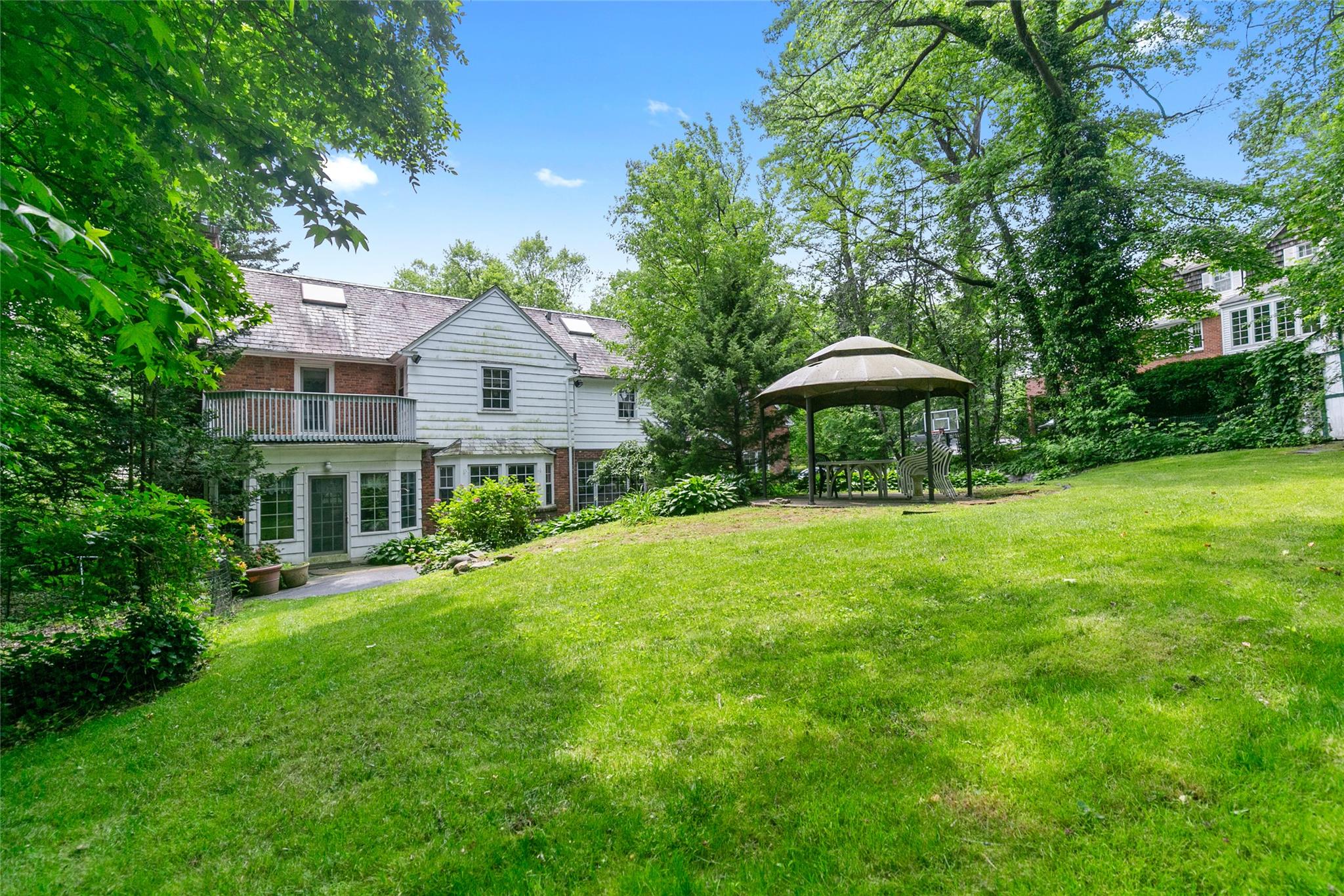 1 Ravine Road, Great Neck, NY 11023