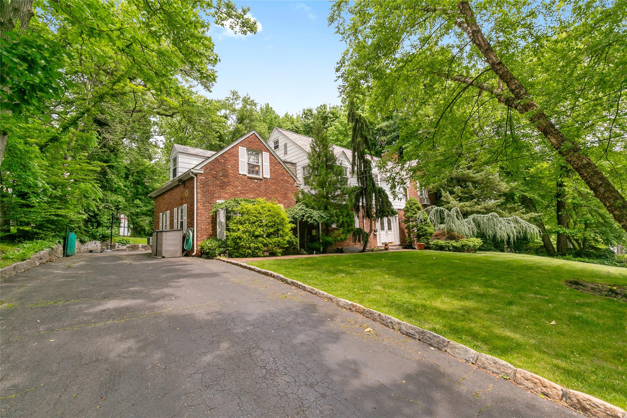 1 Ravine Road, Great Neck, NY 11023