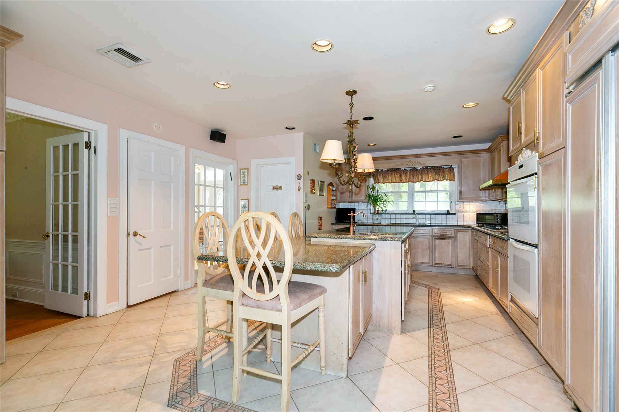 1 Ravine Road, Great Neck, NY 11023