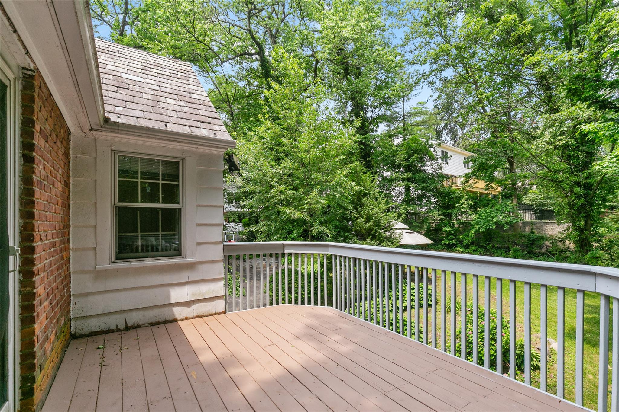 1 Ravine Road, Great Neck, NY 11023