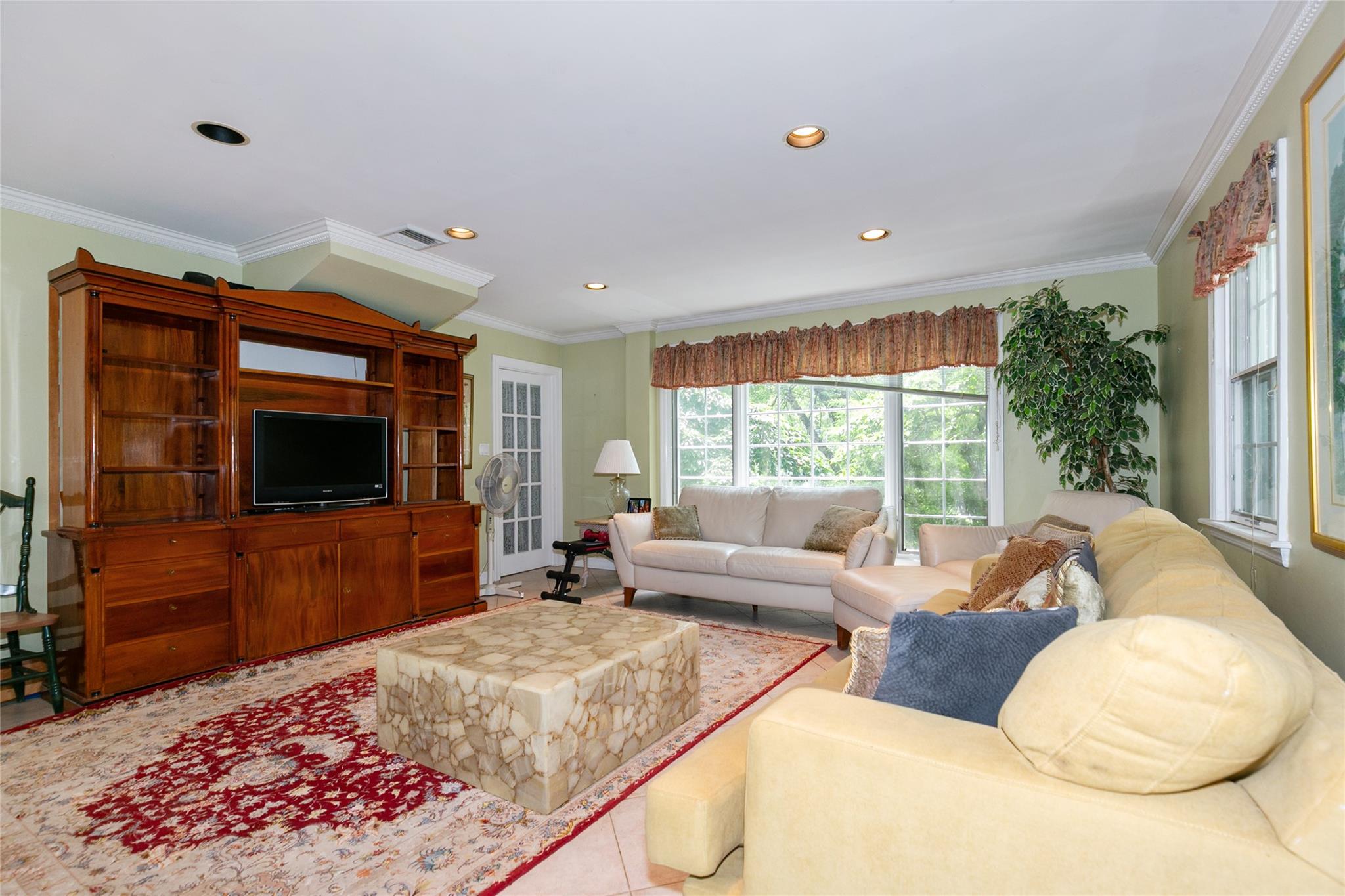 1 Ravine Road, Great Neck, NY 11023