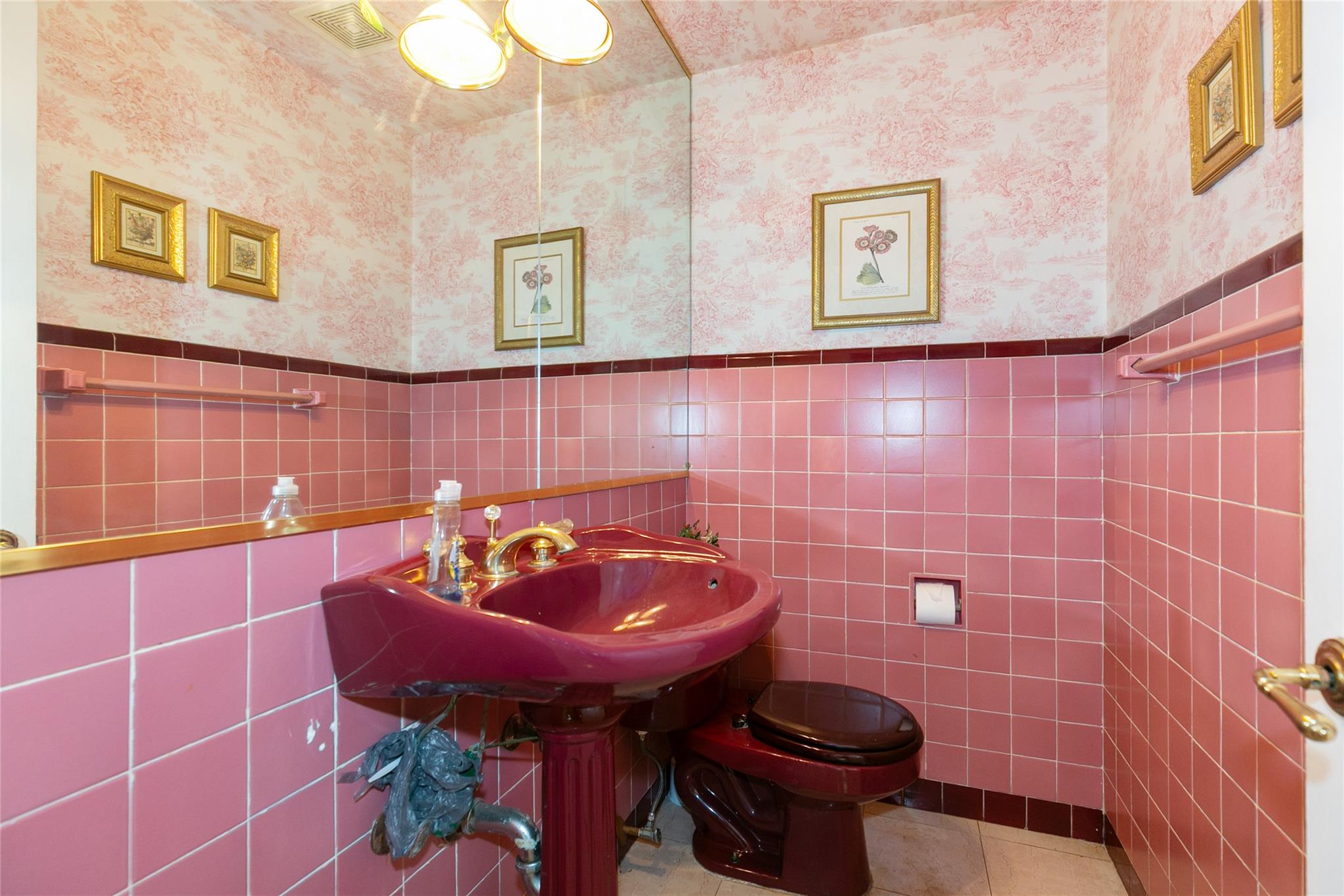 1 Ravine Road, Great Neck, NY 11023