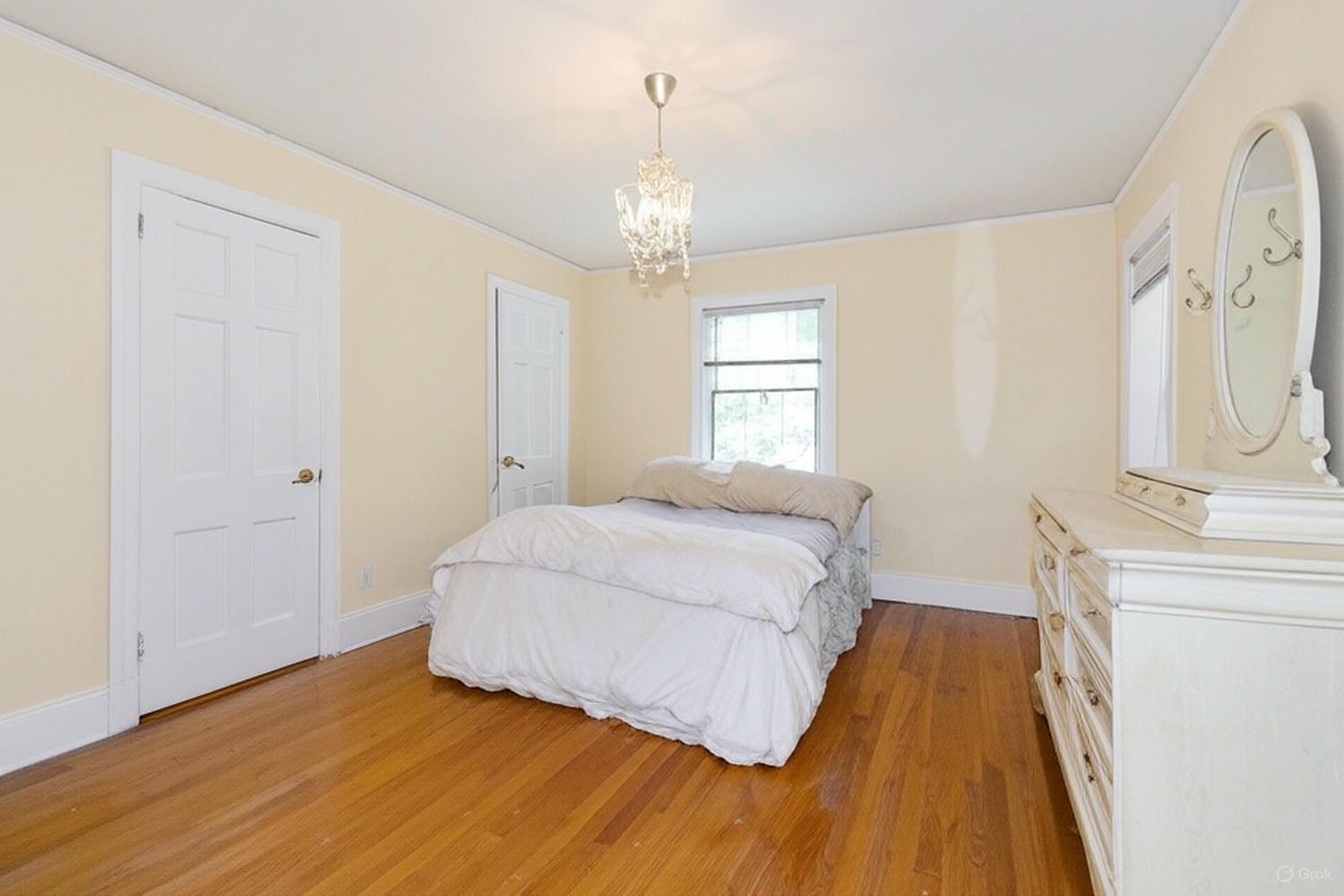 1 Ravine Road, Great Neck, NY 11023