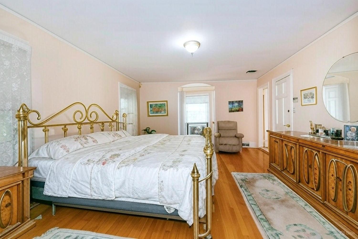 1 Ravine Road, Great Neck, NY 11023