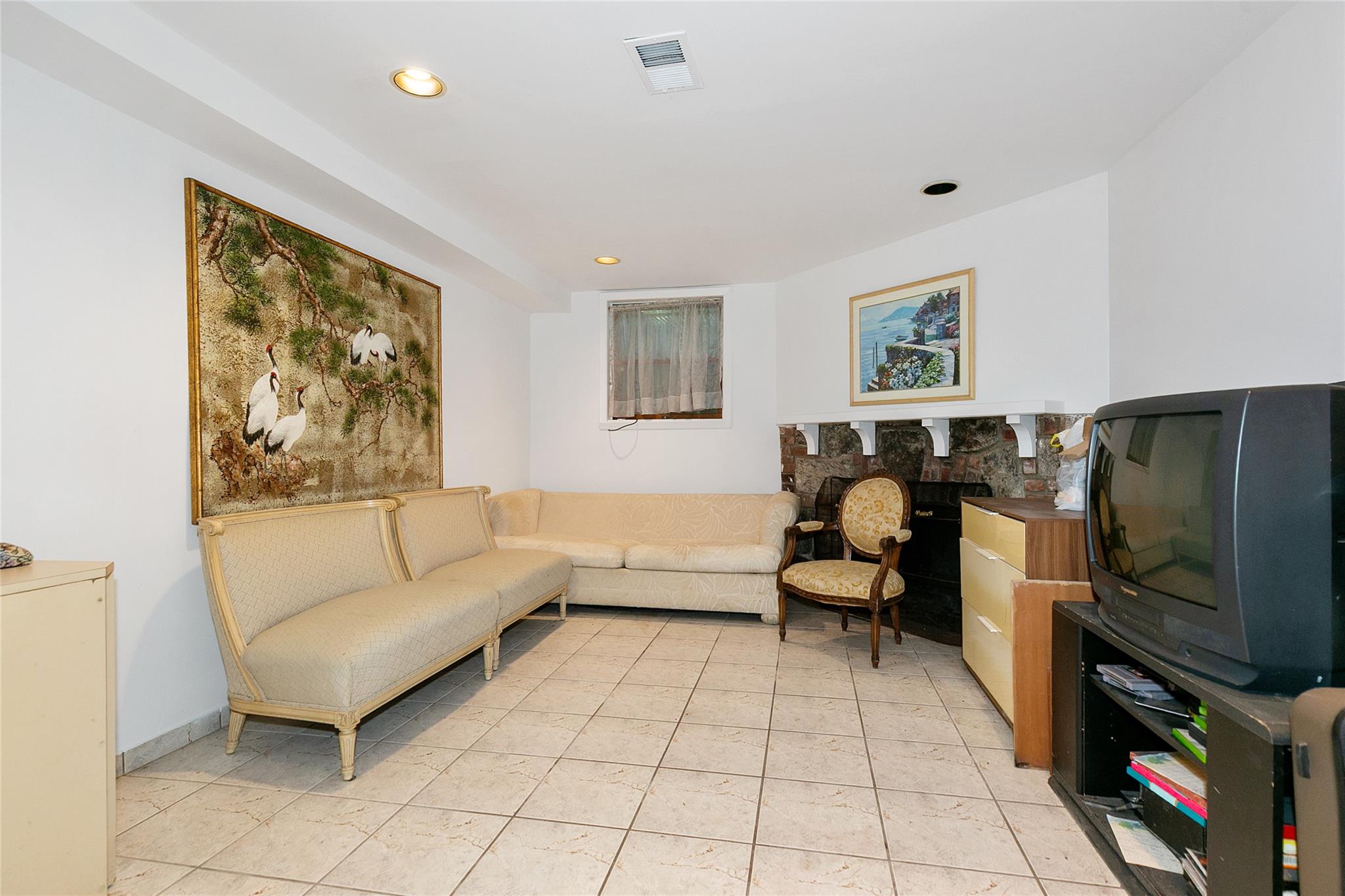 1 Ravine Road, Great Neck, NY 11023