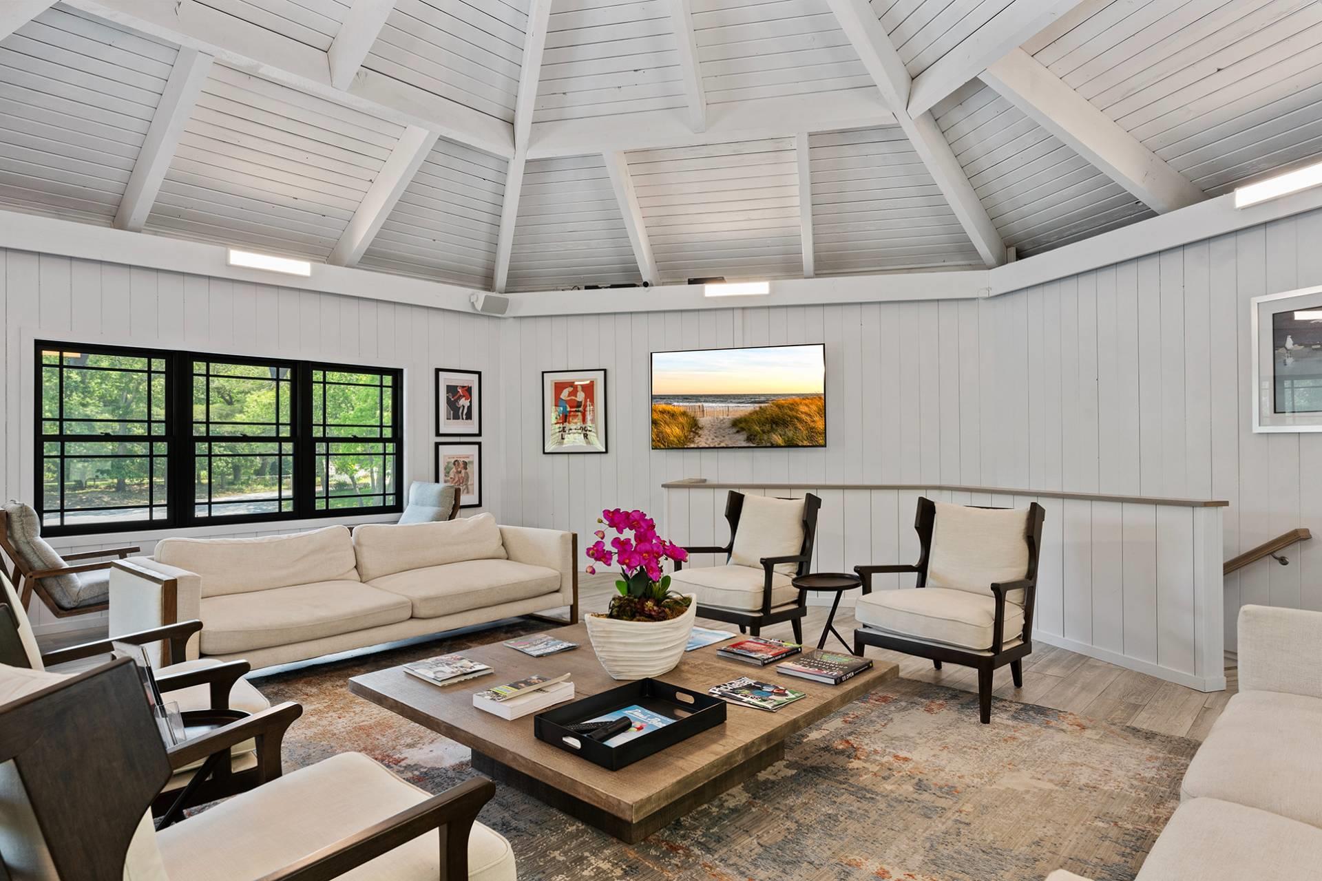 142 Montauk Highway, Westhampton, NY 11977