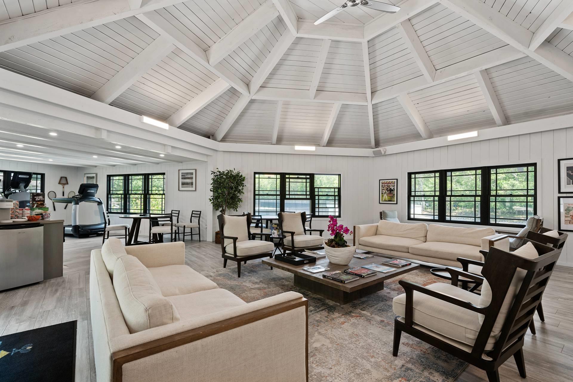 142 Montauk Highway, Westhampton, NY 11977