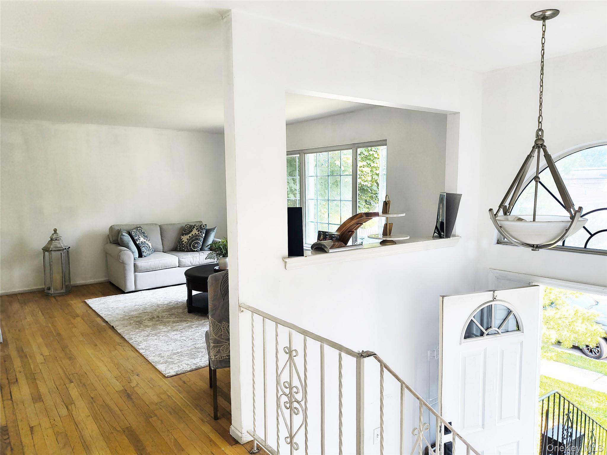 1056 E Arthur Street, Uniondale, NY 11553