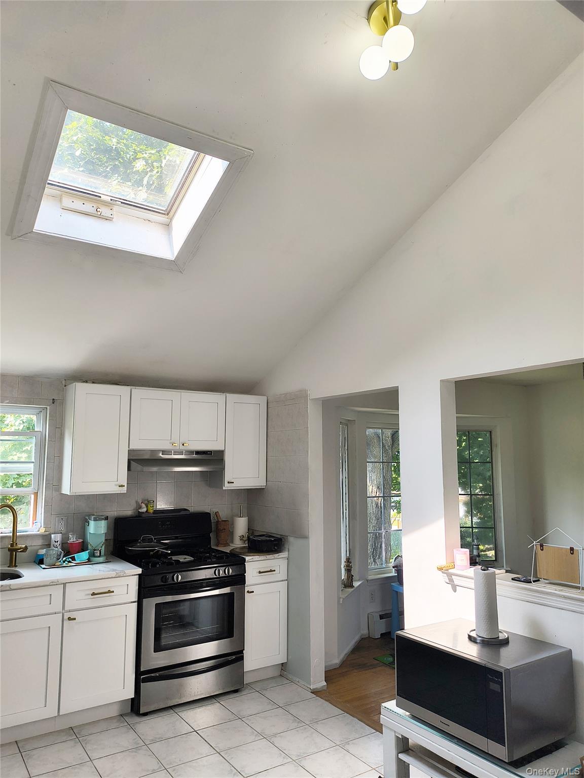 1056 E Arthur Street, Uniondale, NY 11553