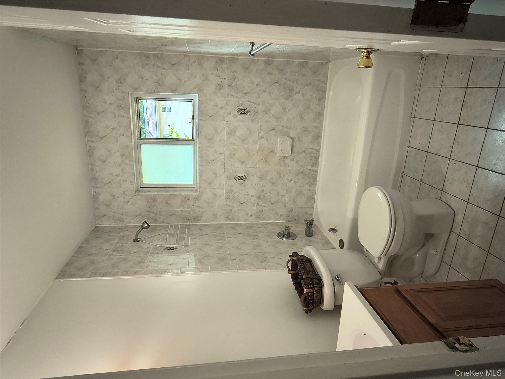 1056 E Arthur Street, Uniondale, NY 11553