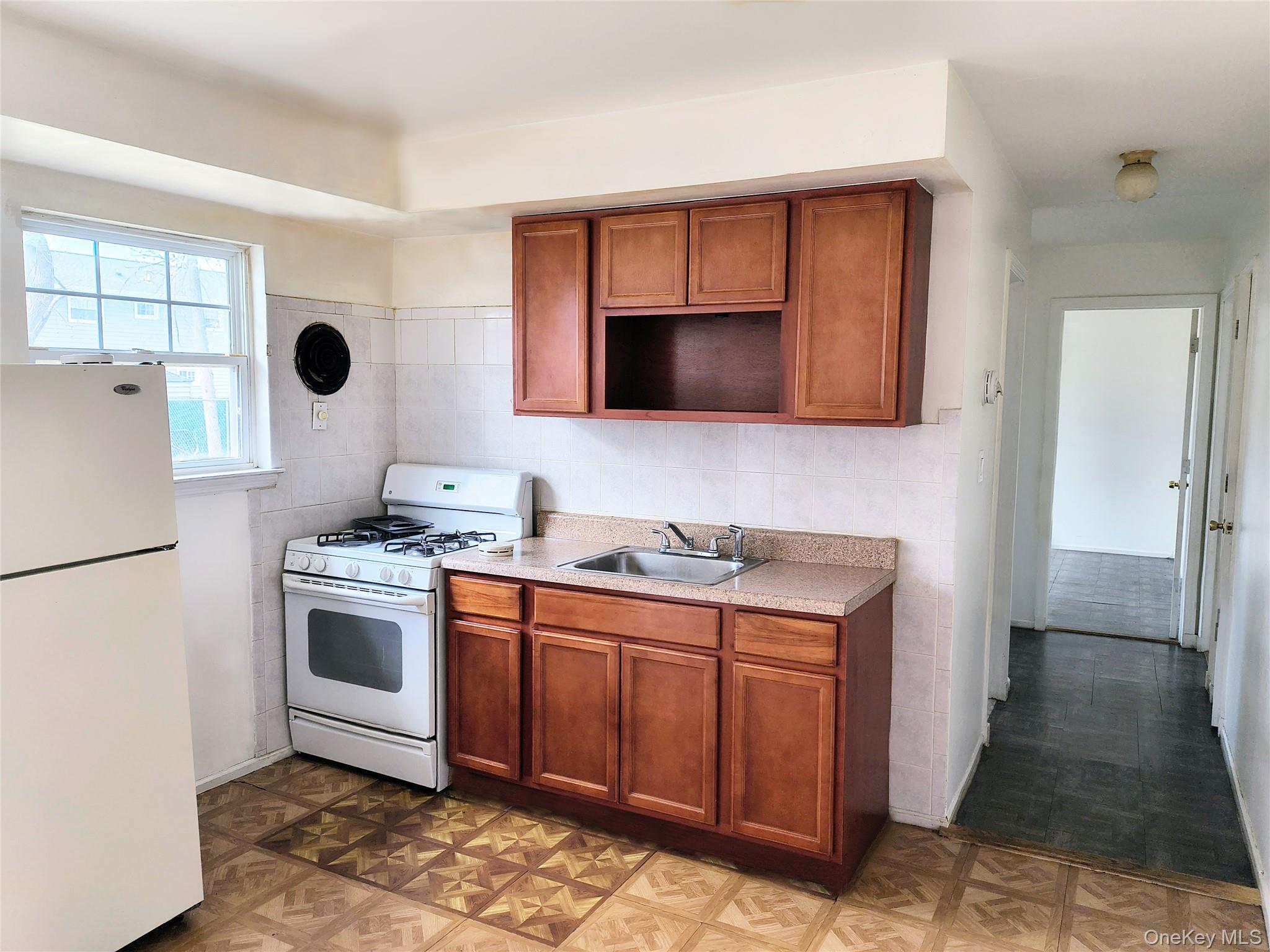 1056 E Arthur Street, Uniondale, NY 11553