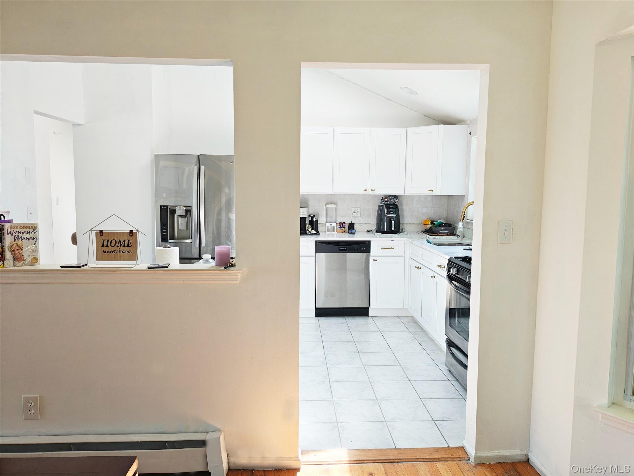 1056 E Arthur Street, Uniondale, NY 11553