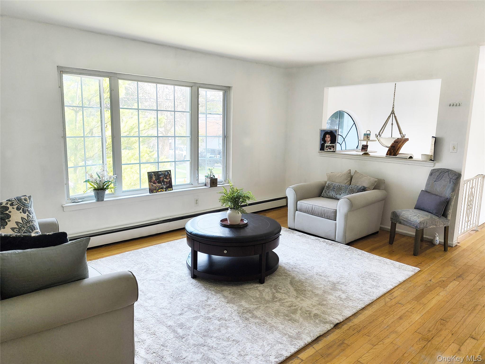 1056 E Arthur Street, Uniondale, NY 11553