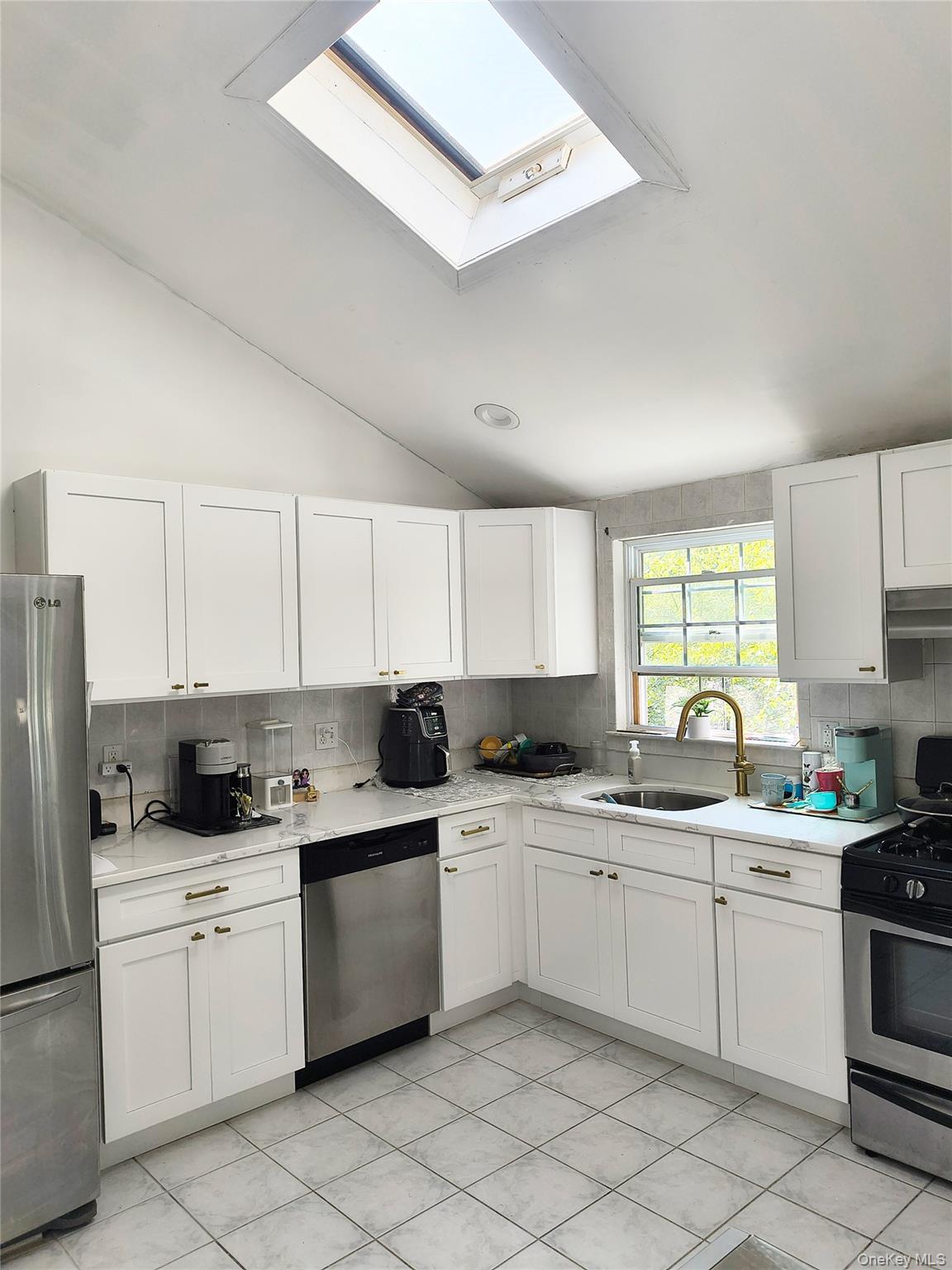 1056 E Arthur Street, Uniondale, NY 11553