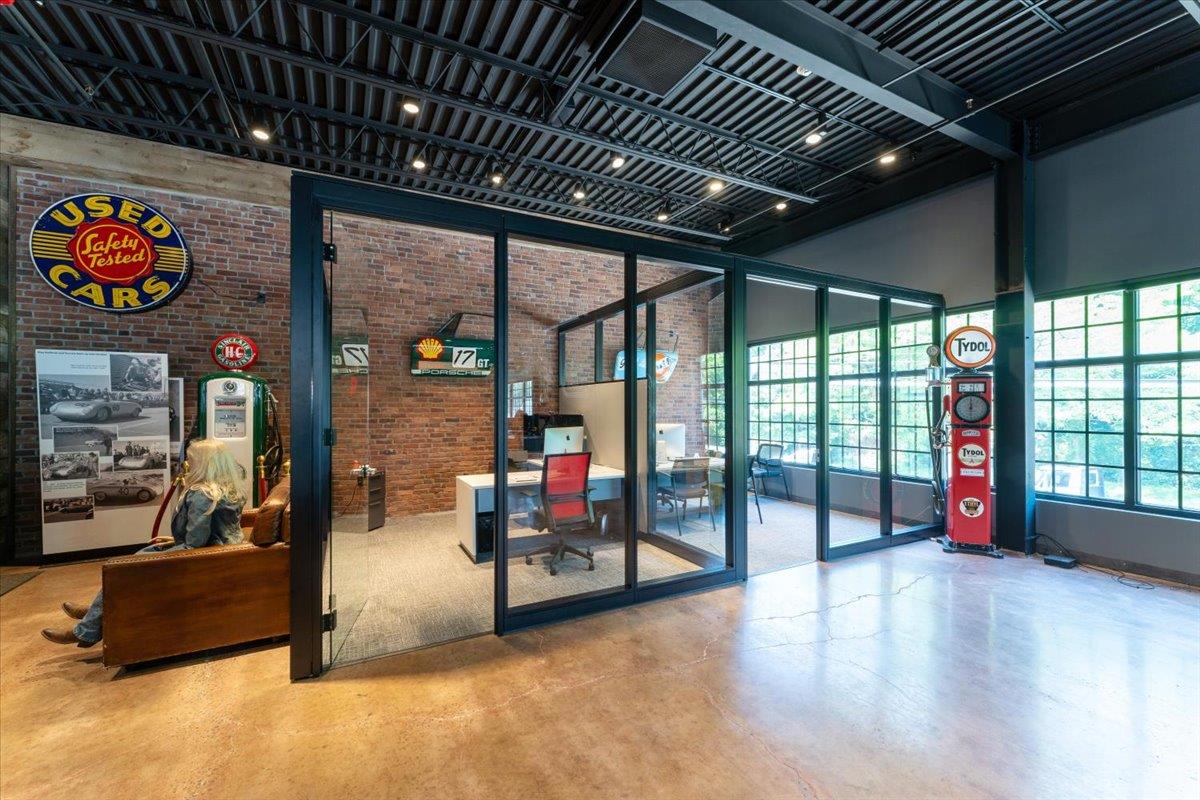 85 Pine Hollow Road, Oyster Bay, NY 11771