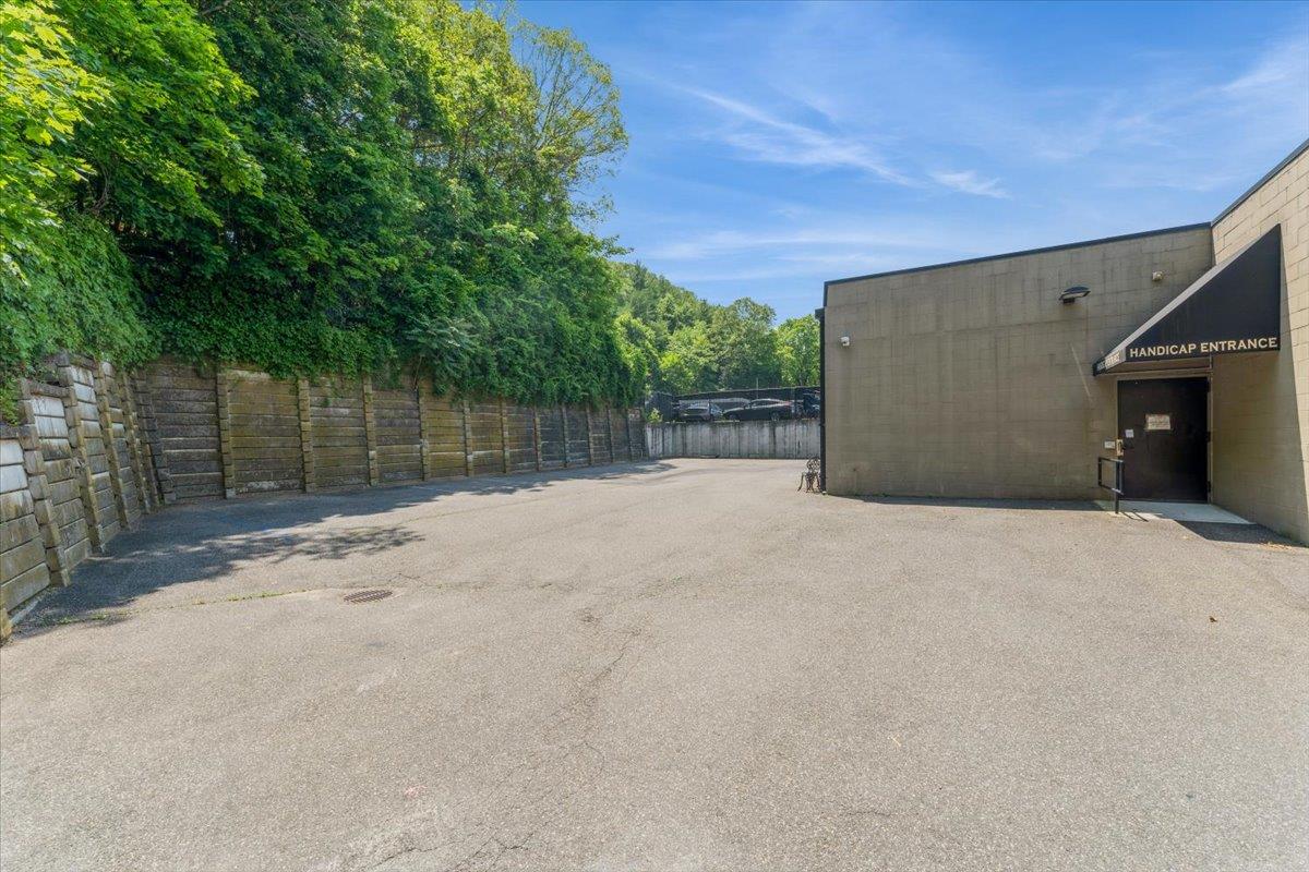 85 Pine Hollow Road, Oyster Bay, NY 11771