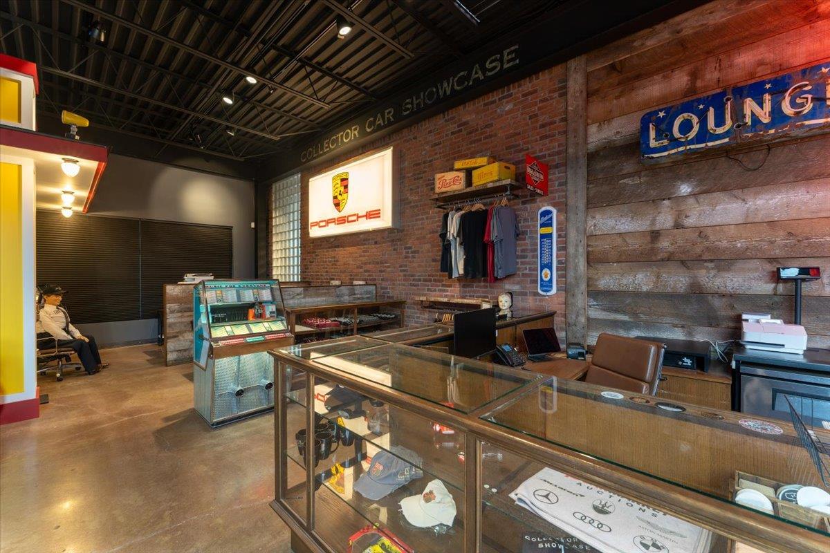 85 Pine Hollow Road, Oyster Bay, NY 11771