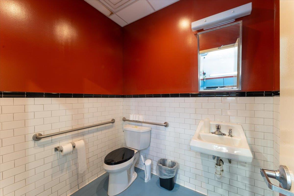 85 Pine Hollow Road, Oyster Bay, NY 11771