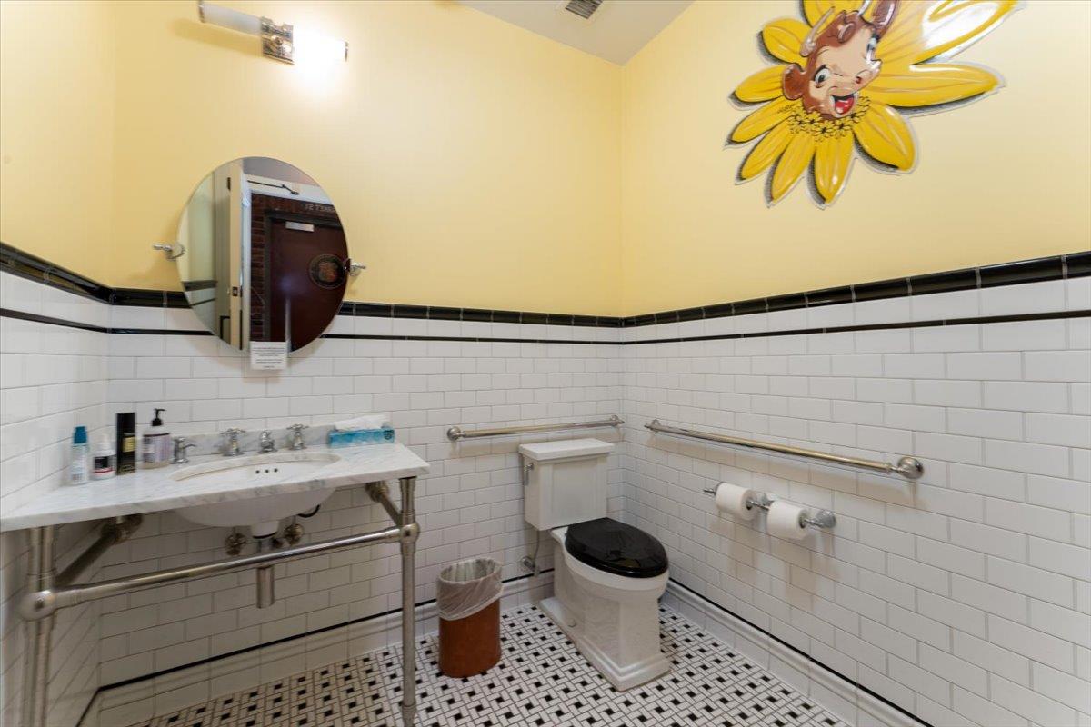 85 Pine Hollow Road, Oyster Bay, NY 11771