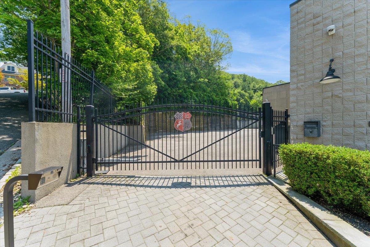 85 Pine Hollow Road, Oyster Bay, NY 11771