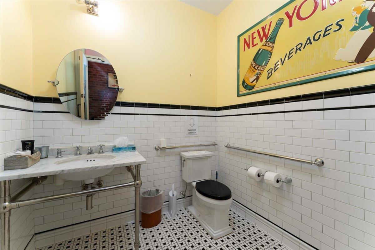 85 Pine Hollow Road, Oyster Bay, NY 11771