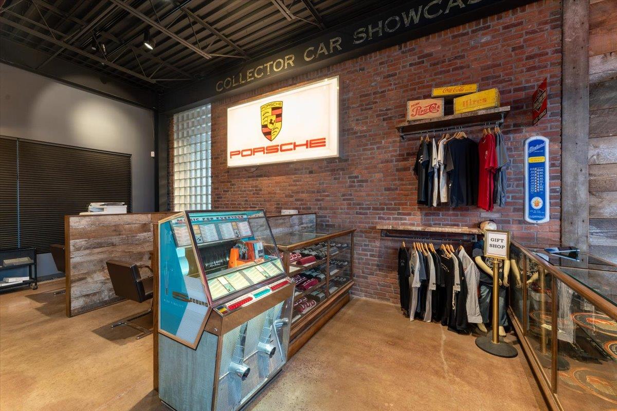 85 Pine Hollow Road, Oyster Bay, NY 11771