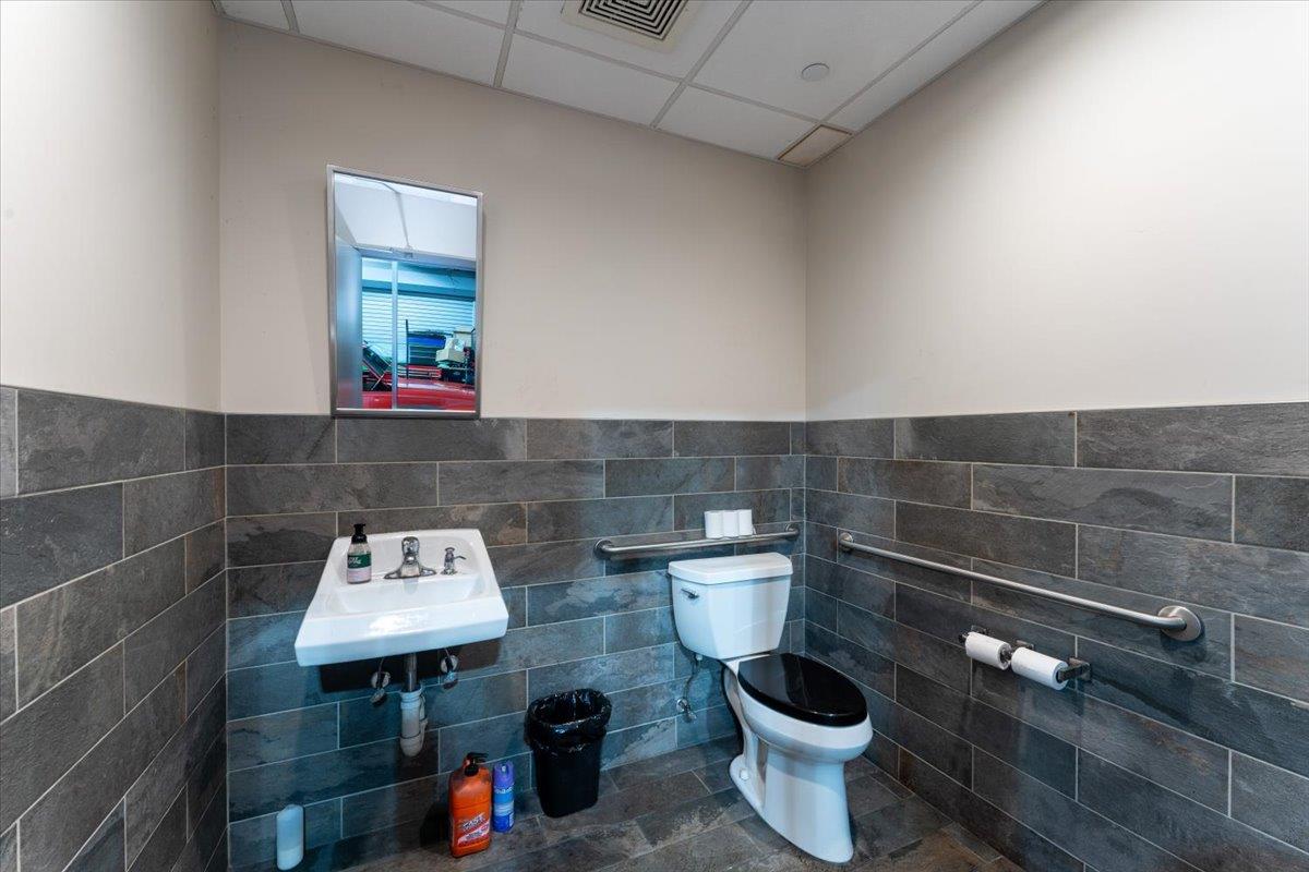 85 Pine Hollow Road, Oyster Bay, NY 11771