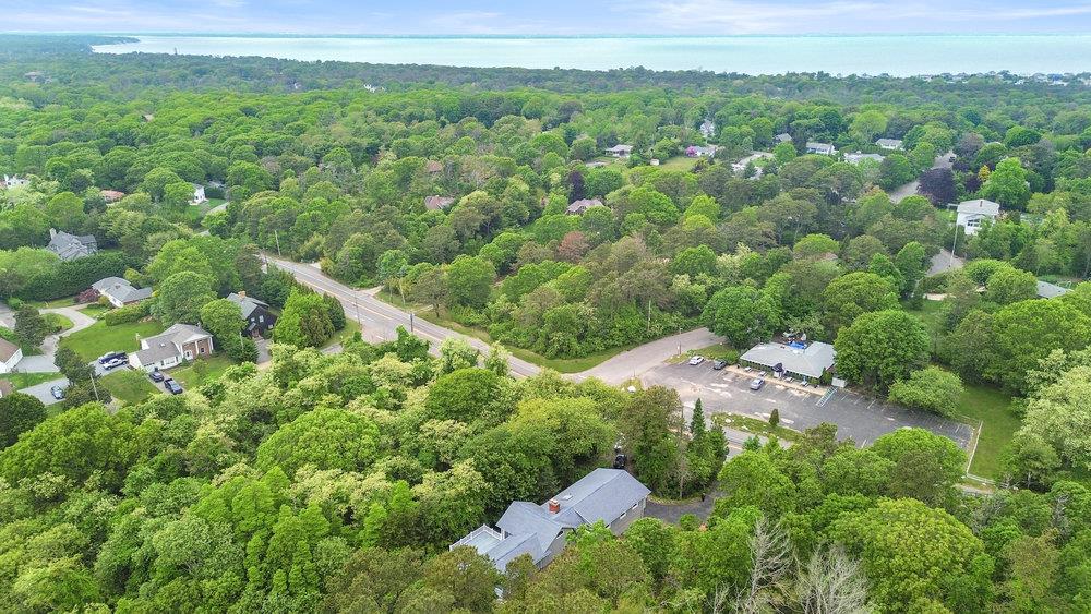542 Montauk Highway, Southampton, NY 11968