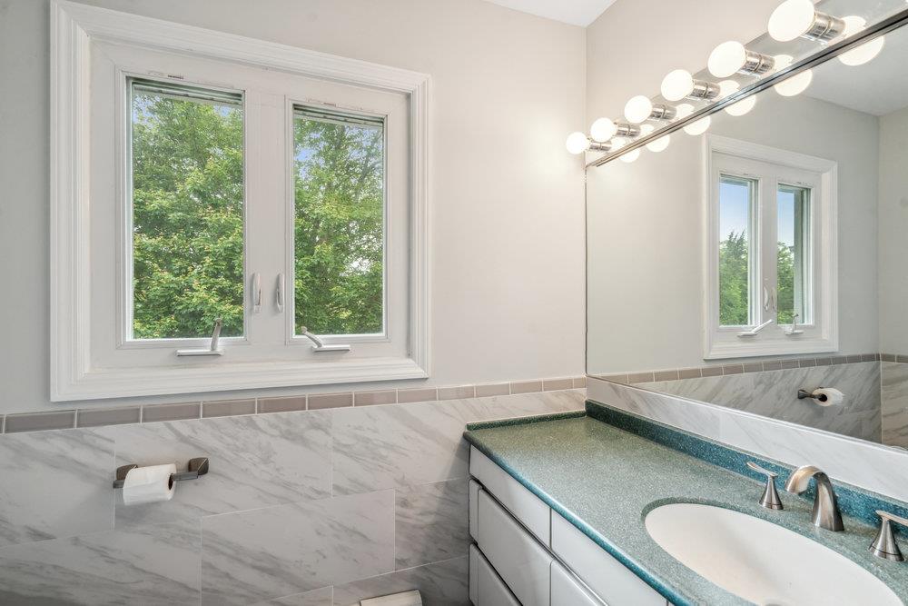 542 Montauk Highway, Southampton, NY 11968