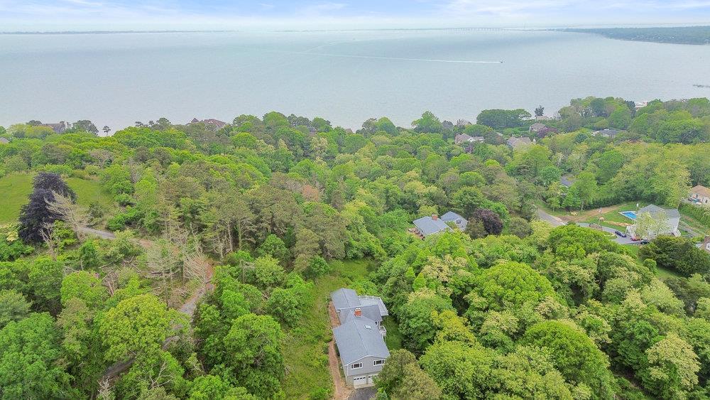 542 Montauk Highway, Southampton, NY 11968