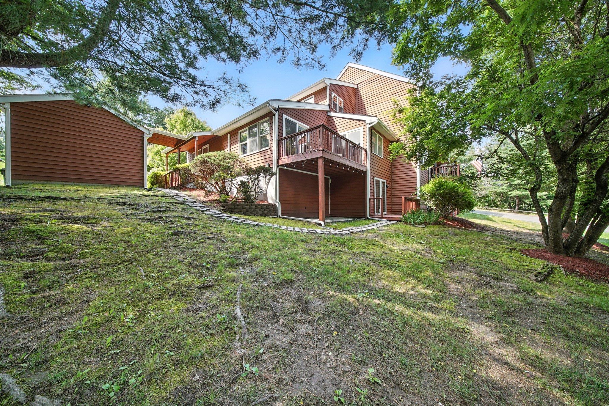 2 Woodland Way N, Ellenville, NY 12428