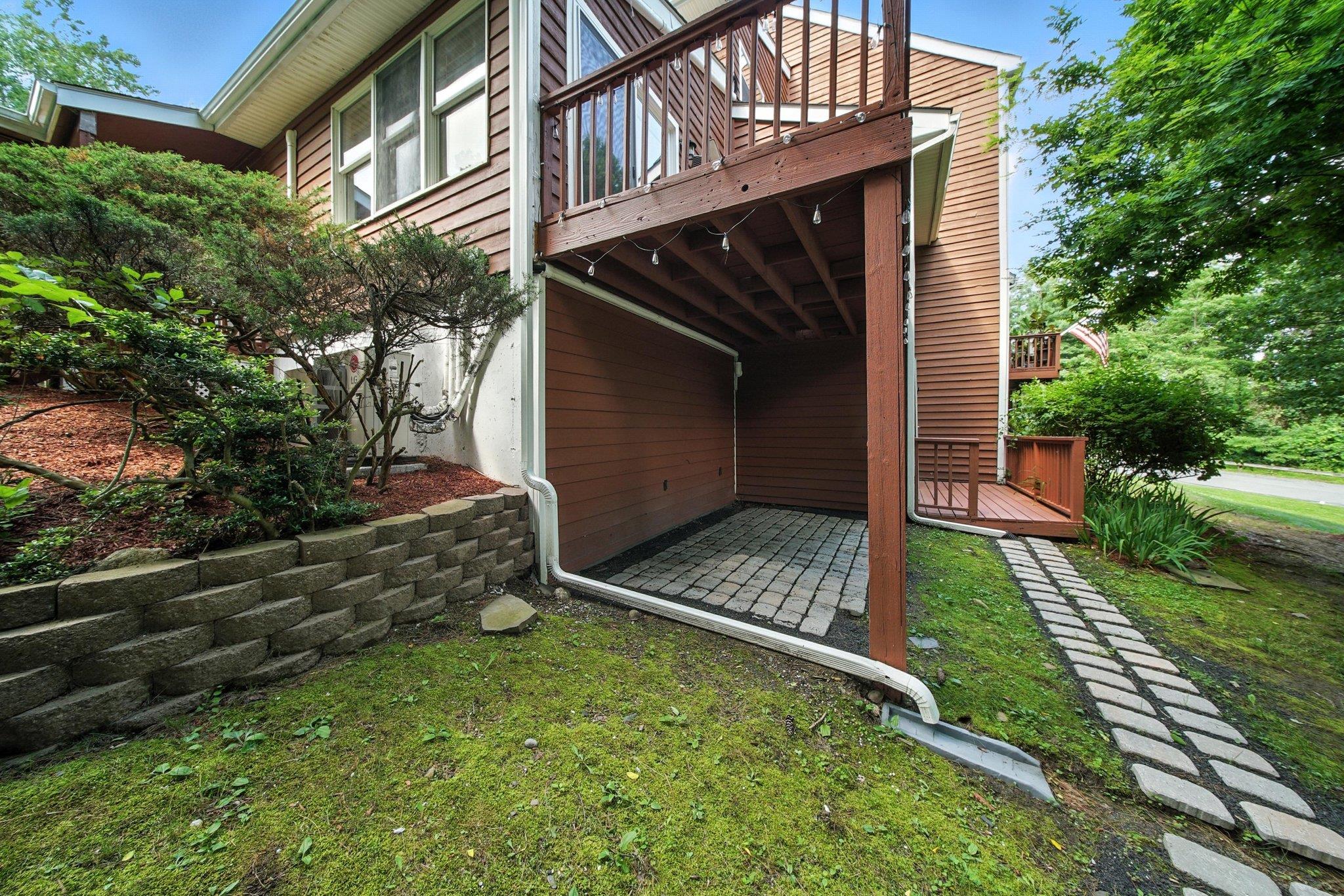 2 Woodland Way N, Ellenville, NY 12428