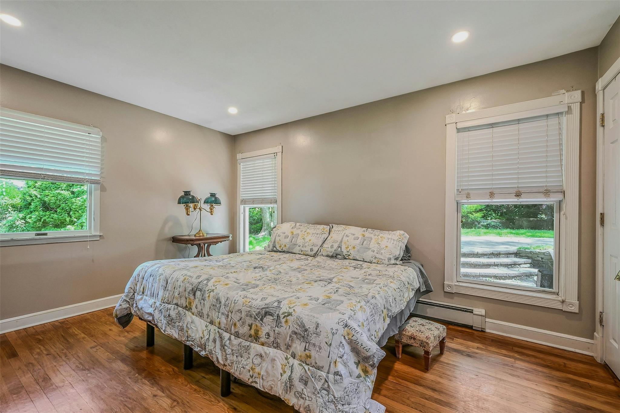 18 Huyler Court, Setauket, NY 11733