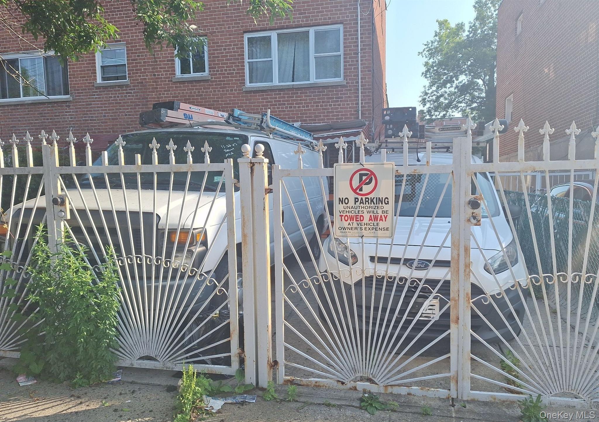 1037 E 219th Street, Bronx, NY 10469