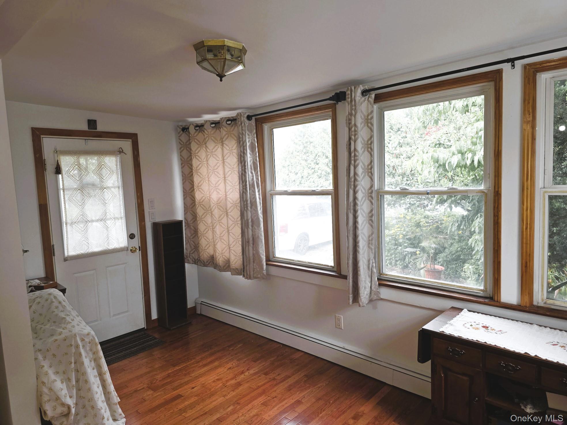 17 June Avenue, Bayville, NY 11709