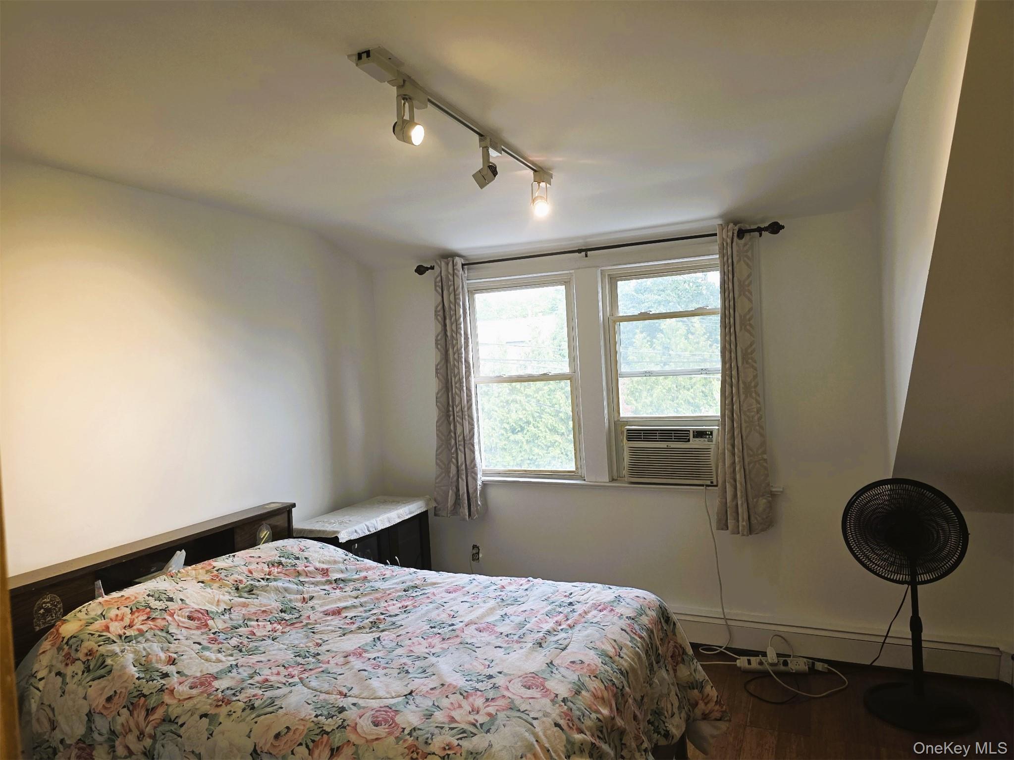 17 June Avenue, Bayville, NY 11709