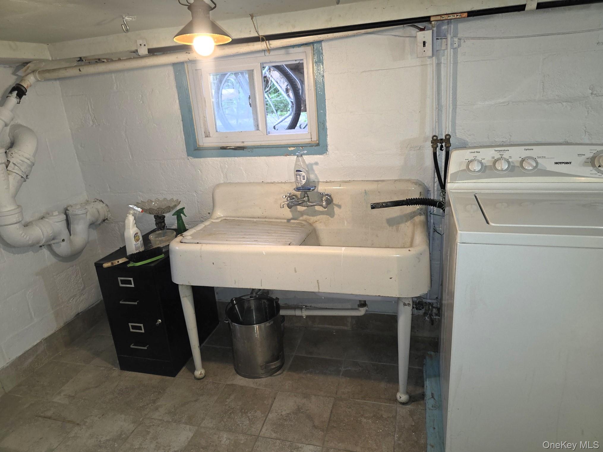 17 June Avenue, Bayville, NY 11709