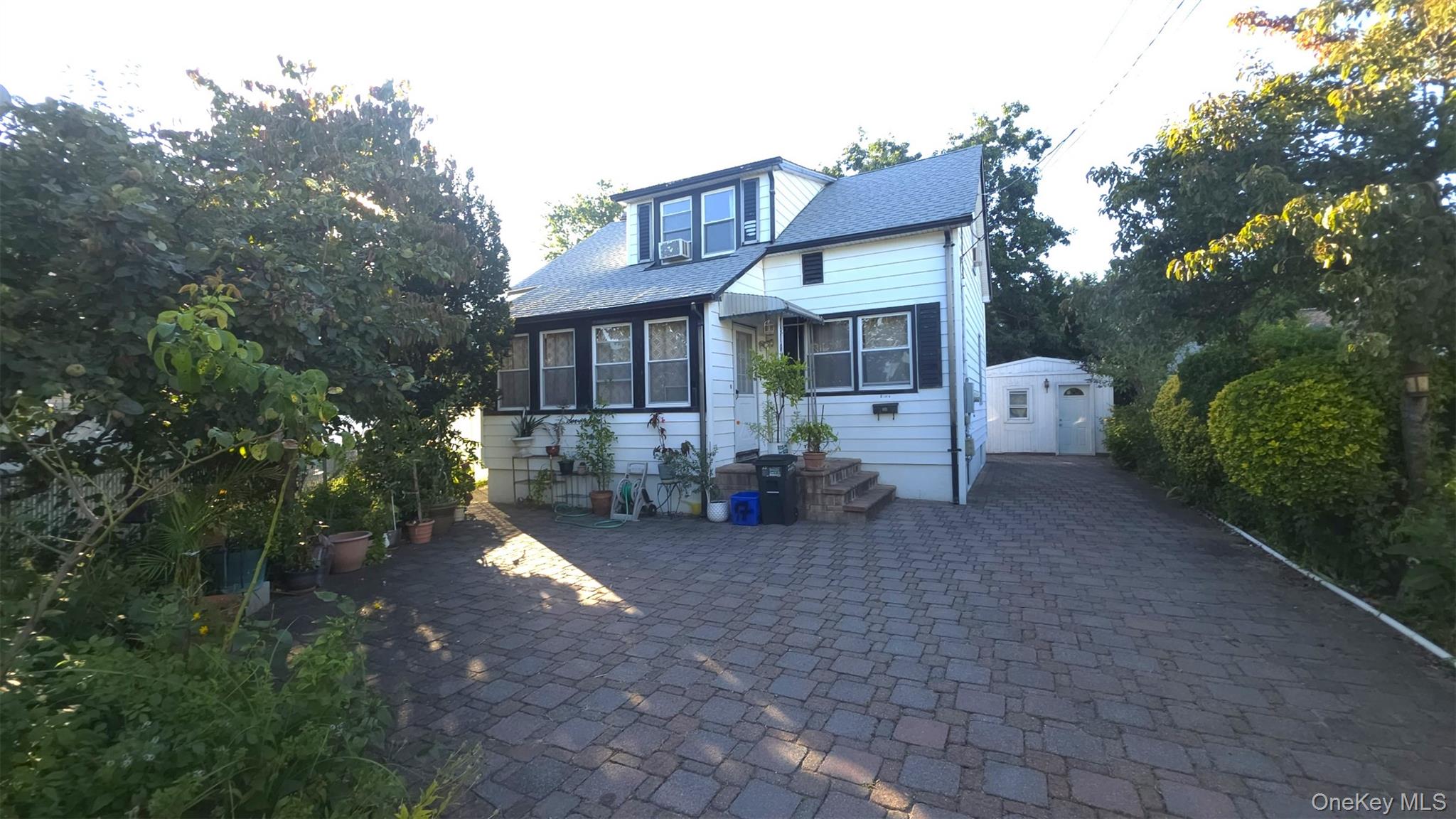 17 June Avenue, Bayville, NY 11709